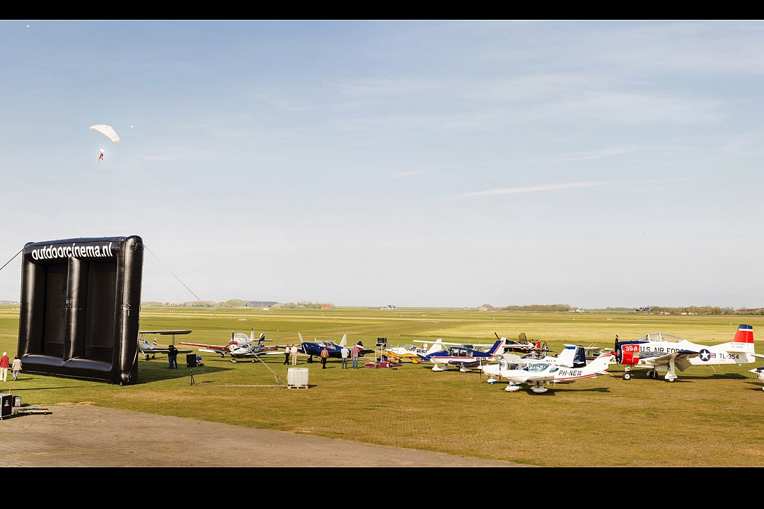 Outdoor Cinema - Flight in International Airport Texel, 17-5-2014